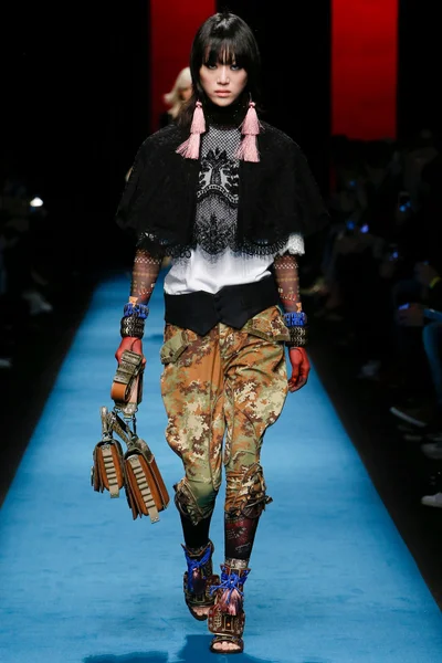 Look 5